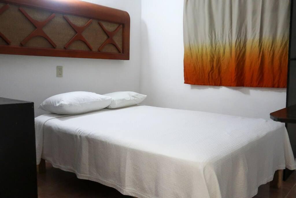 Casa Aurora #2: Private Room In Excellent Location 푸에르토 발라타 외부 사진