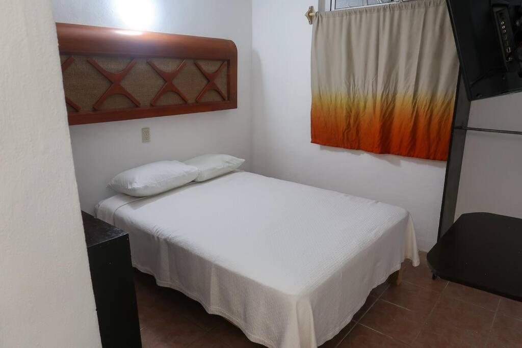 Casa Aurora #2: Private Room In Excellent Location 푸에르토 발라타 외부 사진