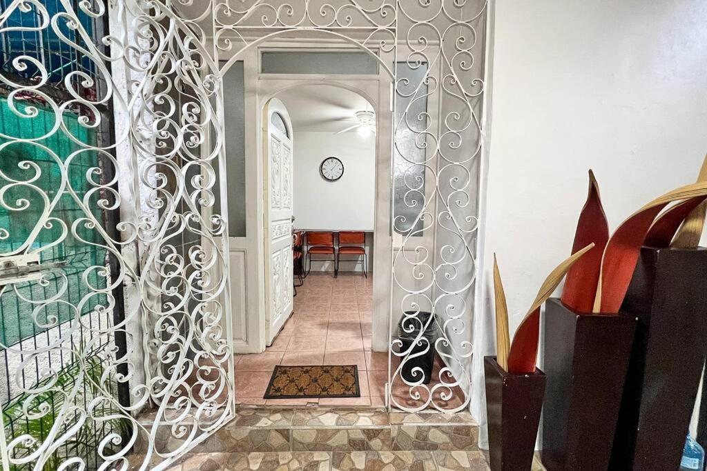 Casa Aurora #2: Private Room In Excellent Location 푸에르토 발라타 외부 사진